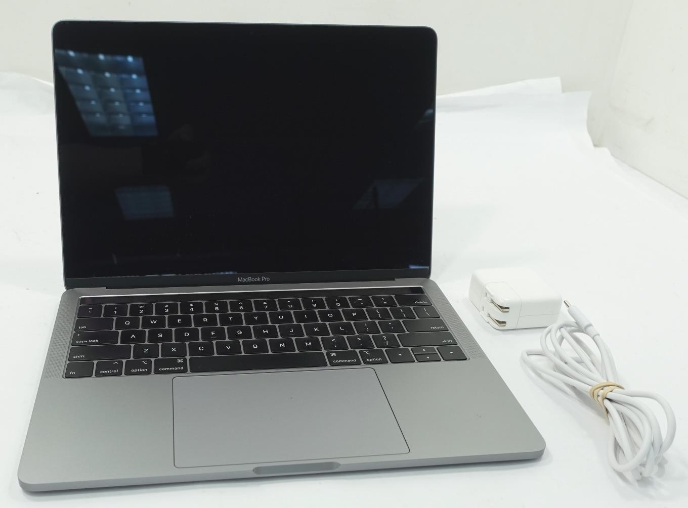 Apple MacBook Pro 2018 A1989 13.3″ Retina i5-8259U 2.3GHz 8GB 256GB Laptop