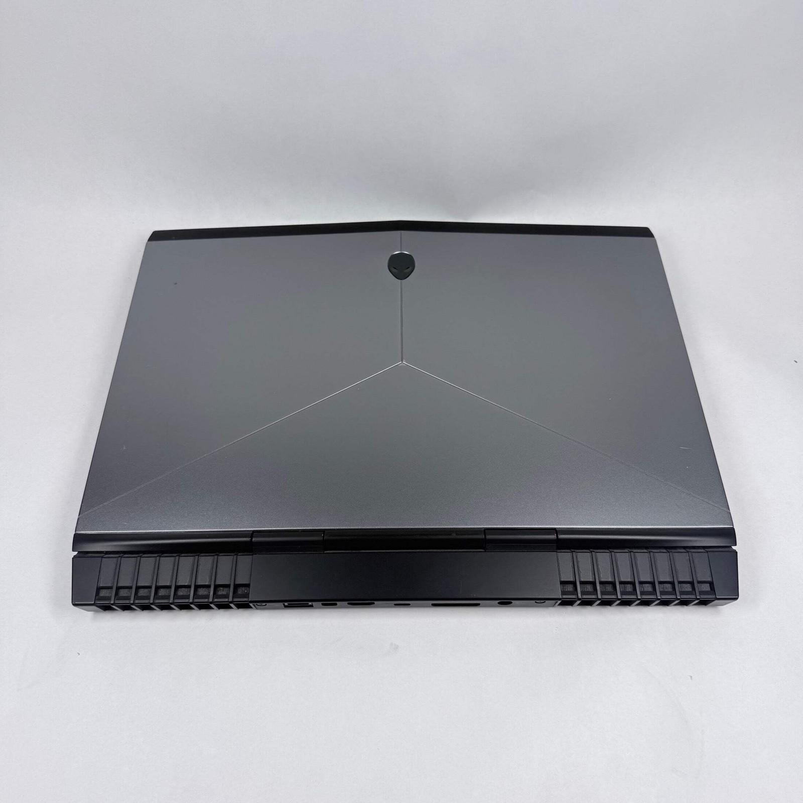 Alienware P69F 15.6″ i7-7700HQ 2.8GHz 16GB RAM 512GB SSD GeForce GTX 1070