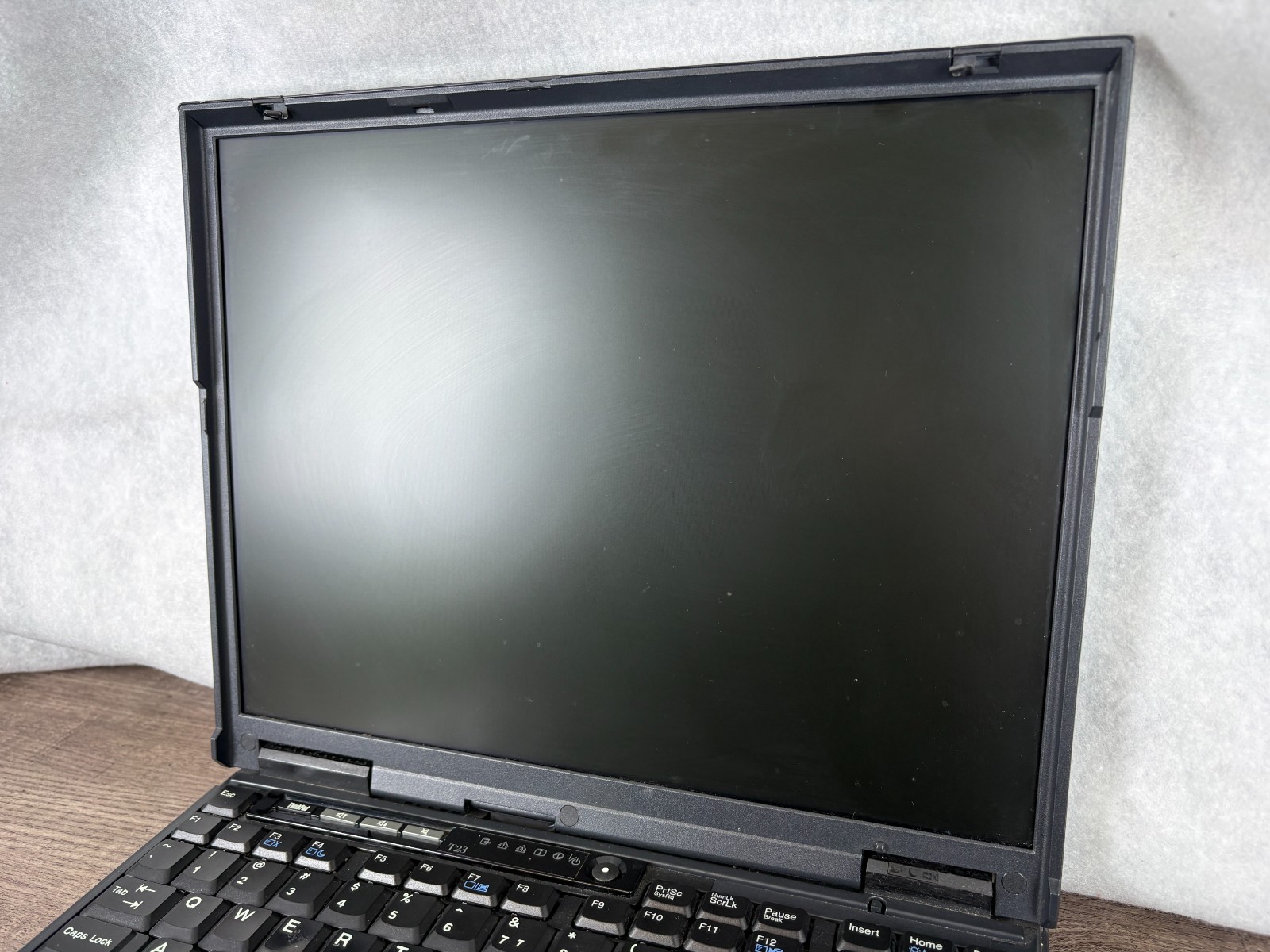 IBM Thinkpad T23 Laptop Pentium III 1ghz 16GB RAM 40GB HDD Windows XP Tested