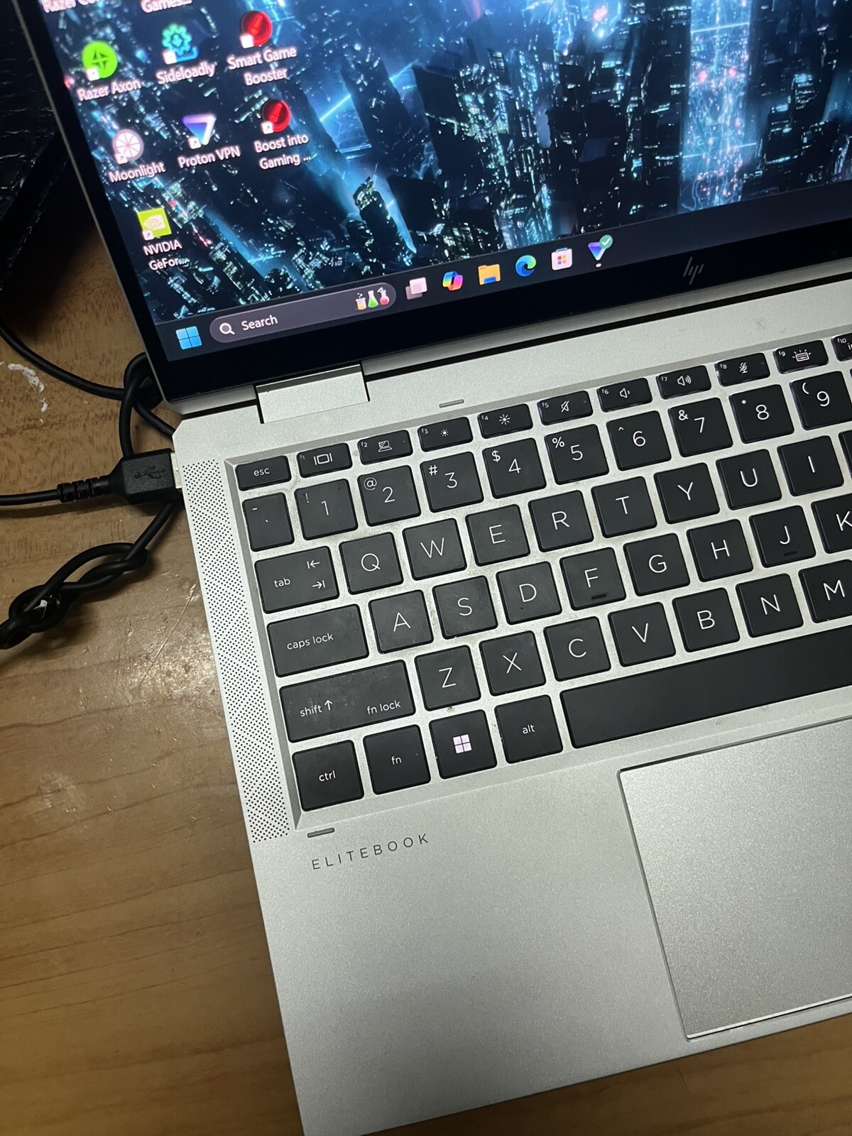 HP EliteBook x360 1040 G8 14″ (256GB SSD, Intel Core i5 11th Gen., 4.40 GHz,…