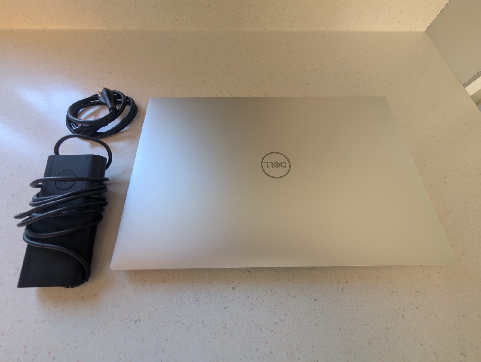 Laptop Dell XPS 17 9700 (Core i9 Processor, 64 GB Memory, 8 Cores, 1 TB Storage)