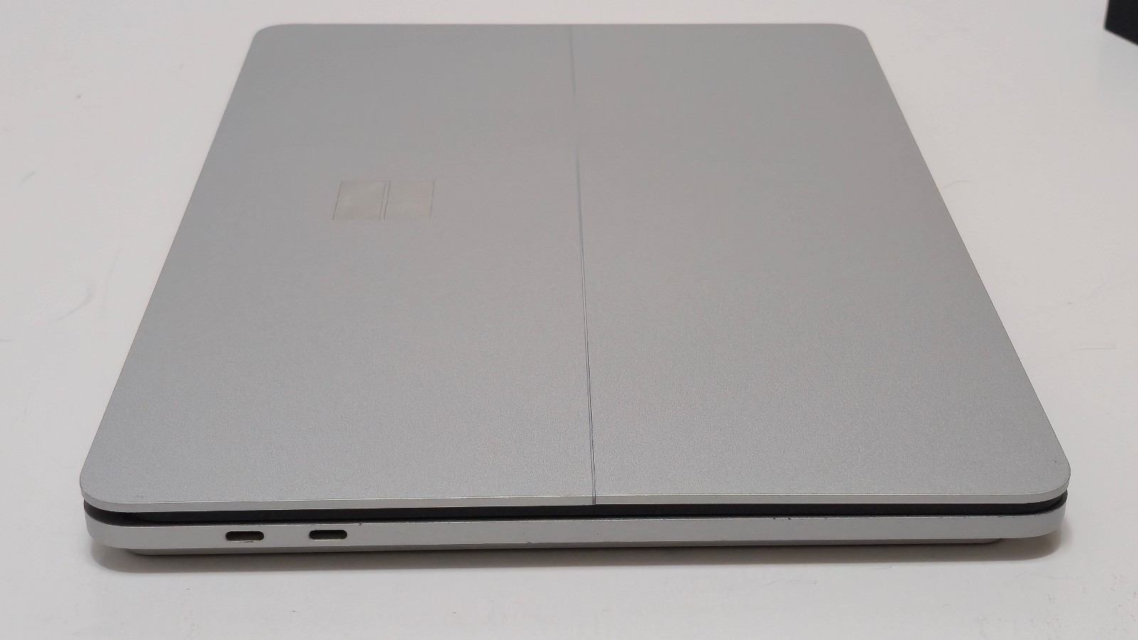 Surface Laptop Studio 1964 Core i7-11370H 32GB RAM 1TB SSD 14.4″ A2000 GPU 4 GB
