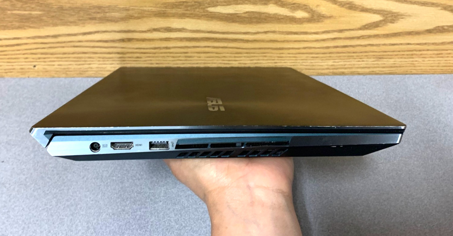 ASUS ZenBook Pro Duo 15.6″ 4K Touch Windows 11 i9 32GB RAM 1TB SSD RTX 2060