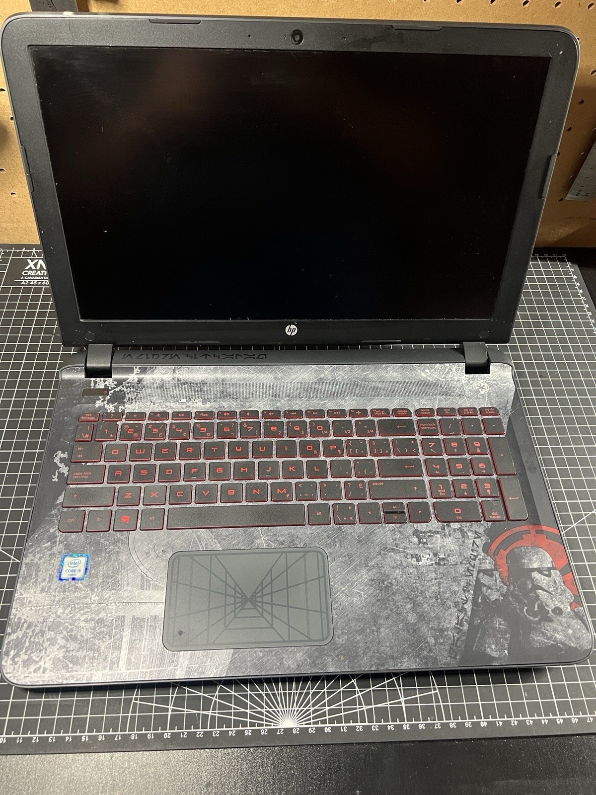 HP Star Wars Special Edition 15-an050ca 15.6 in – Intel i5-6200U 8GB RAM NO HD