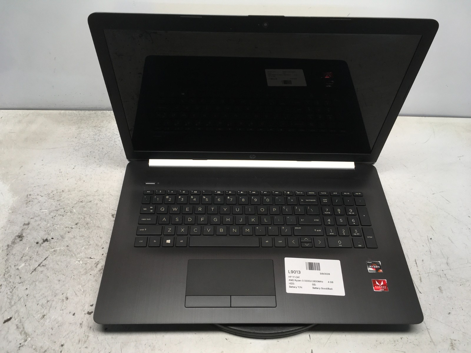 HP 17-CA1 AMD Ryzen 3 3200U 2600MHz 4 GB NO HDD