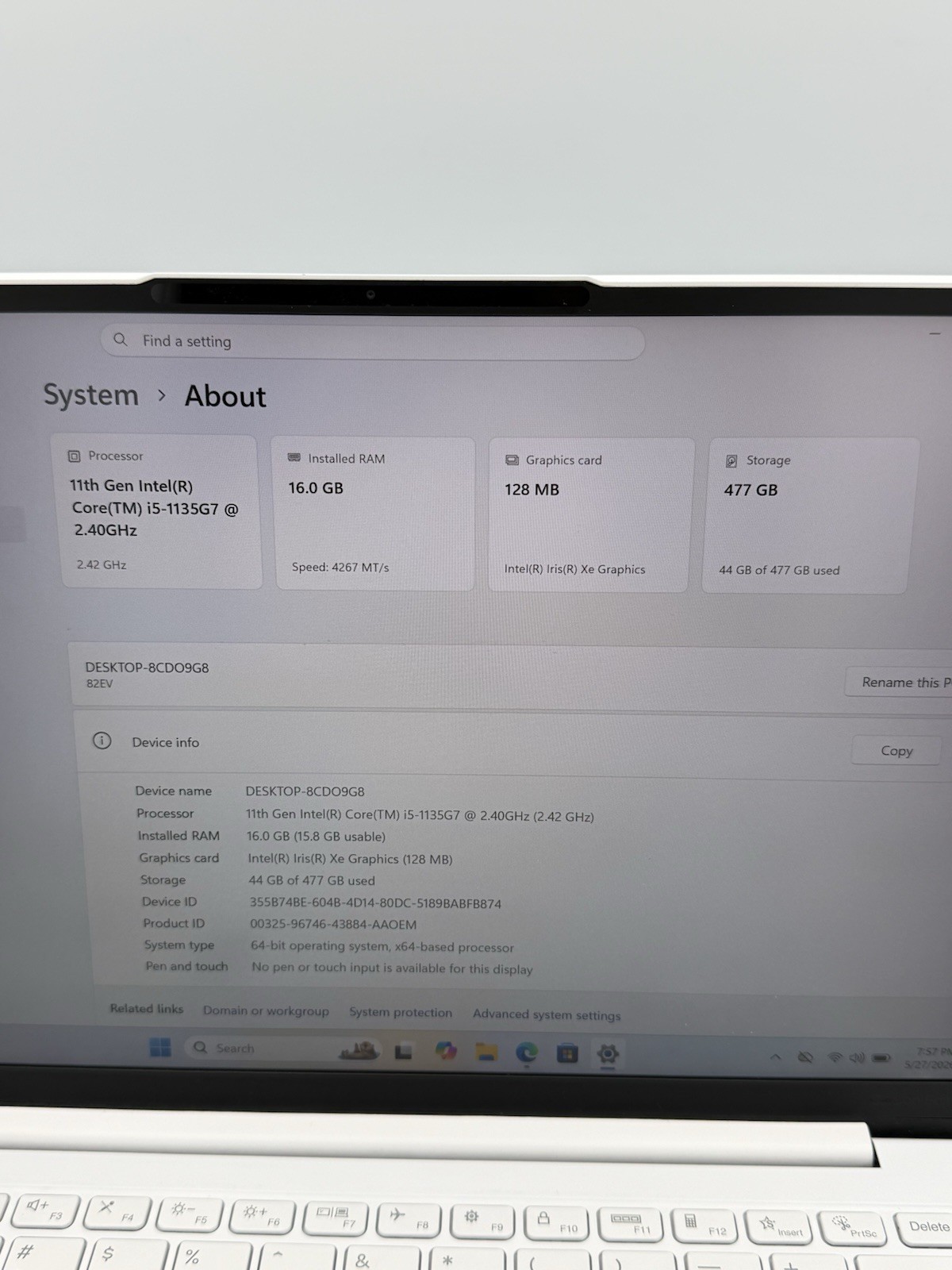 Lenovo Yoga Slim 7i Carbon 13.3” – i5 11th/16GB RAM/512GB (Keyboard Issue) 24C
