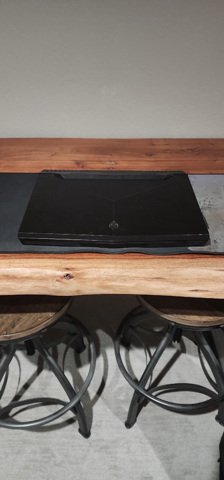 Alienware i7-8750 GTX 1060 2 TB SSD Gaming Laptop w/ Alienware Mousepad/Backpack