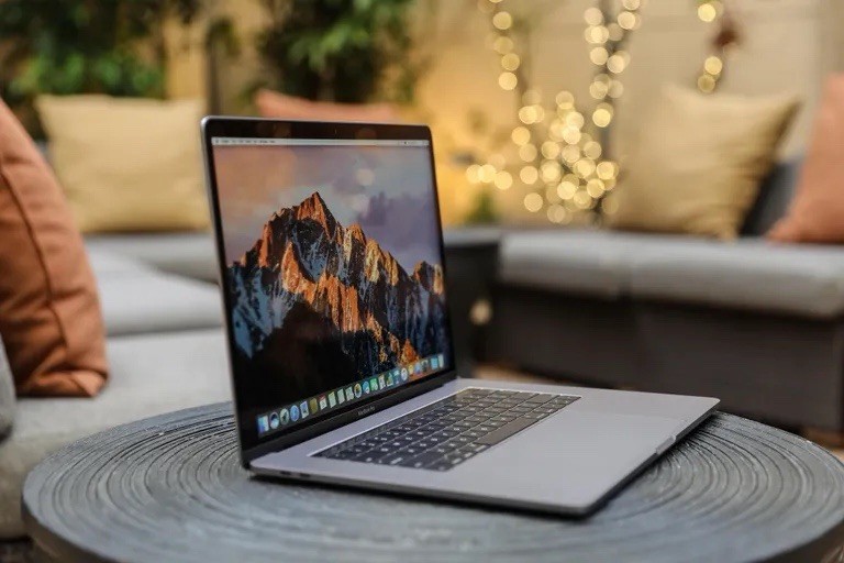*Loaded*Apple MacBook Pro 15.4” 16GB RAM 512GB SSD 🔋New Battery🔋