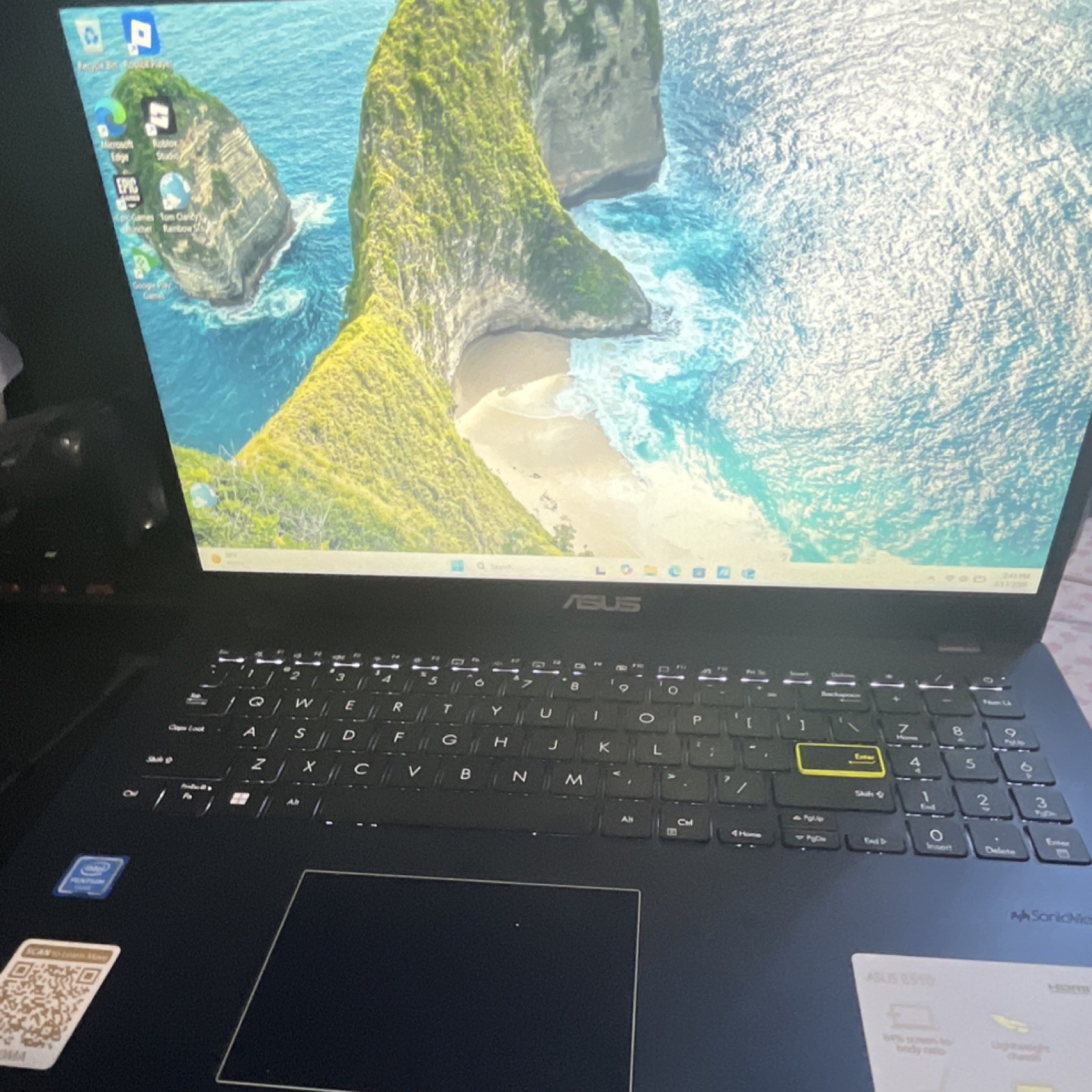 ASUS E510MA Notebook Laptop Intel Pentium Windows 10 15.6″ Black Wi-Fi Webcam