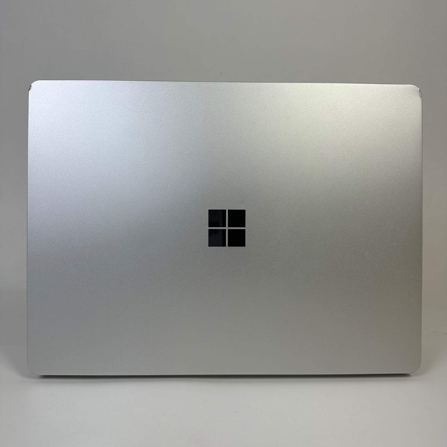 Microsoft Surface Laptop Go 1 1943 12.4″ i5-1035G1 1.0GHz 4GB RAM 64GB SSD