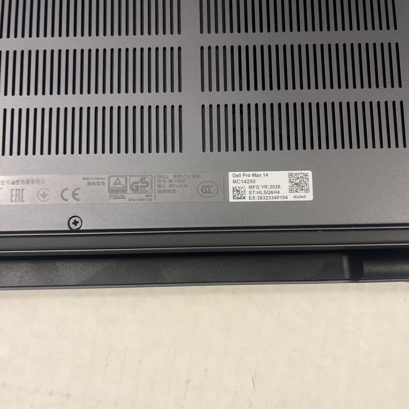 Dell Pro Max 14 MC14250 FHD+ 2.2 GHz Ultra 7 265H 32GB 1TB SSD RTX PRO 500