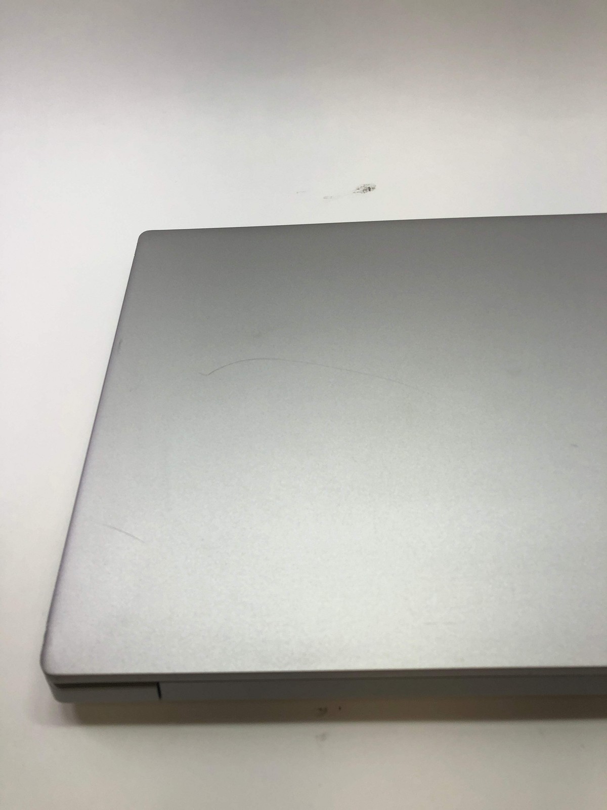 Lenovo IdeaPad 330s 81FB 15.6″ Ryzen 5 2500U 2.0GHz 8GB RAM 250GB SSD