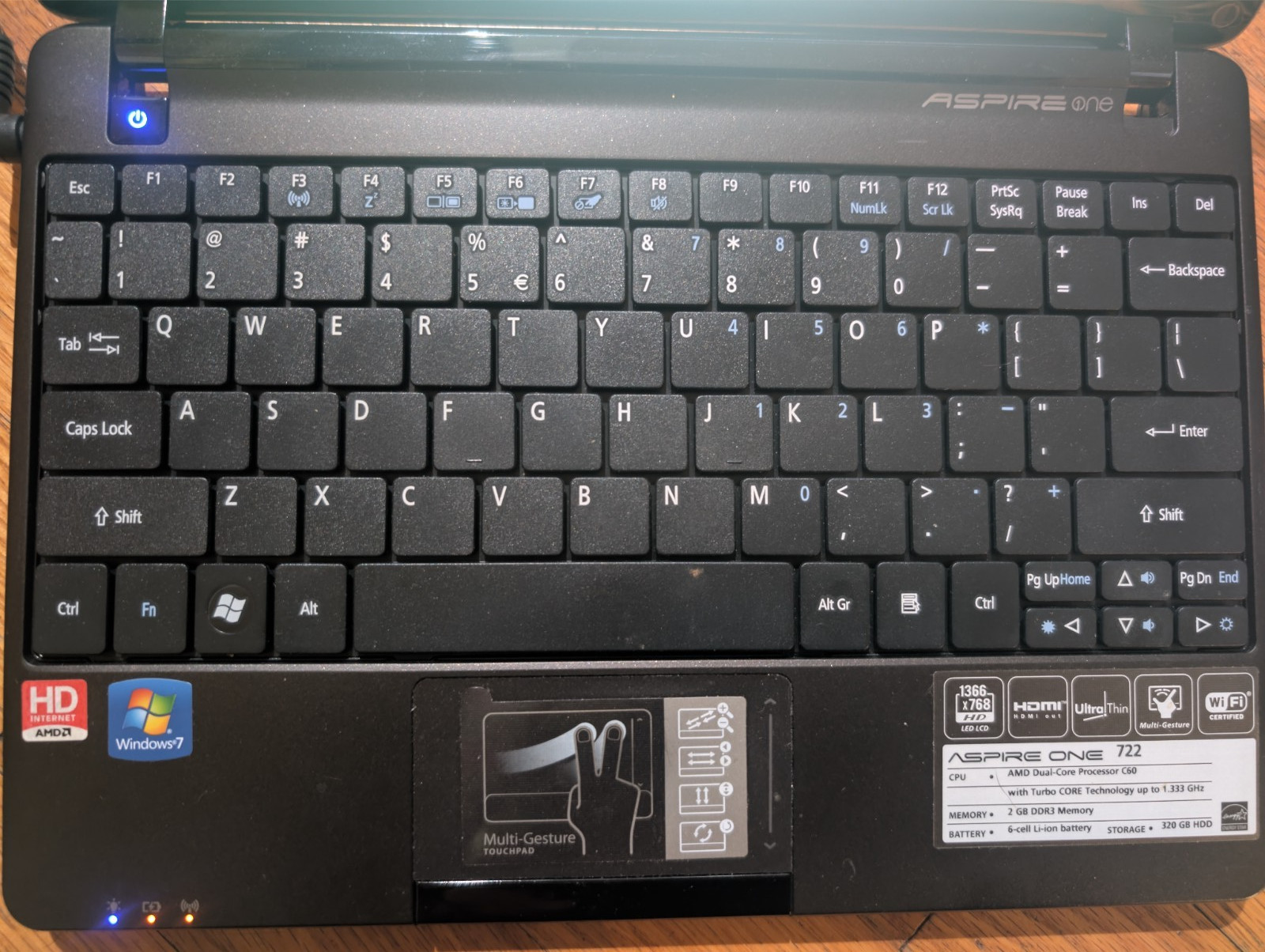 Acer Aspire One 722 Netbook Laptop AMD C60 2GB 320GB HHD Windows 7 original box