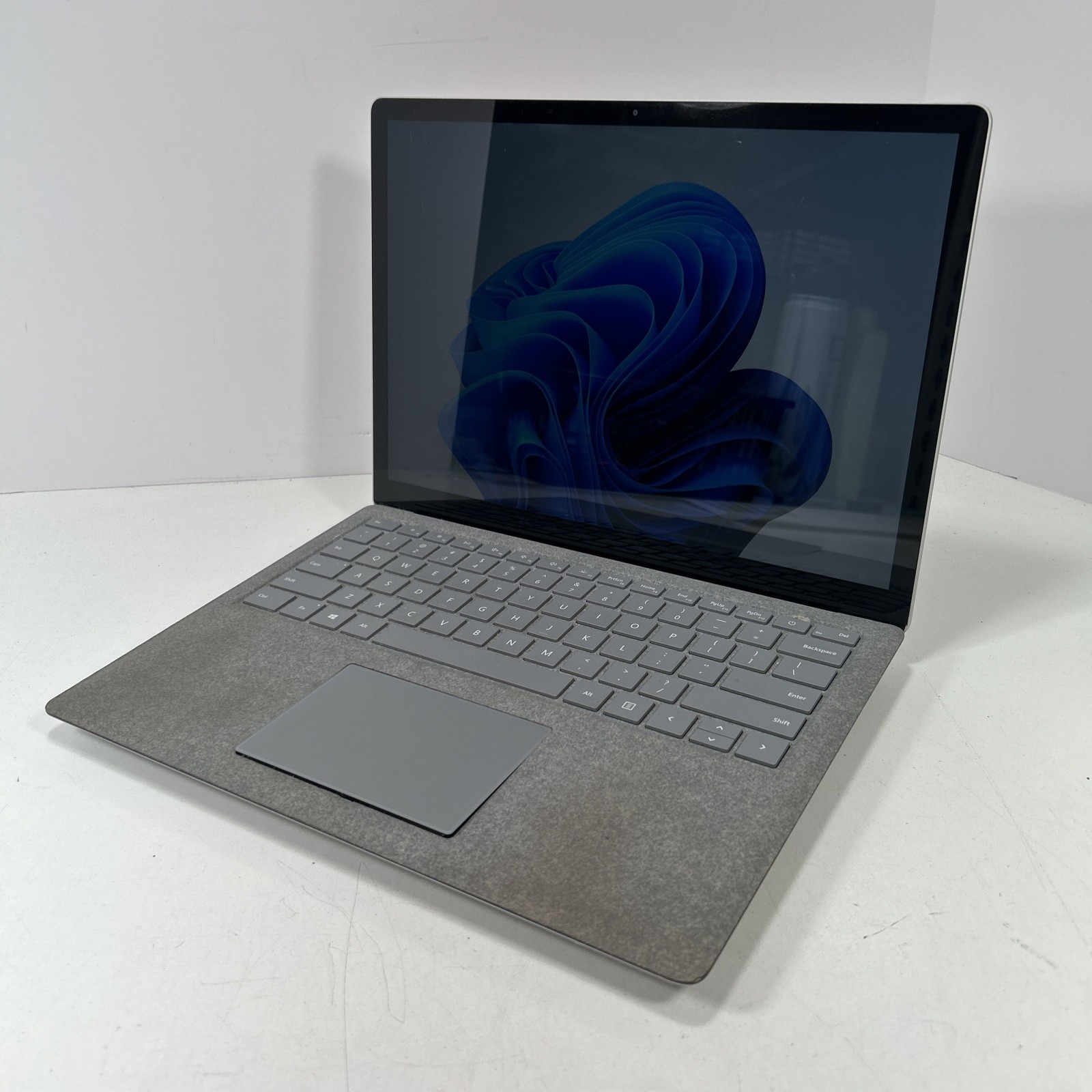 Microsoft Surface Laptop 1769 13.3” Touch i7-7660U 8GB RAM 500GB SSD W11P *Read