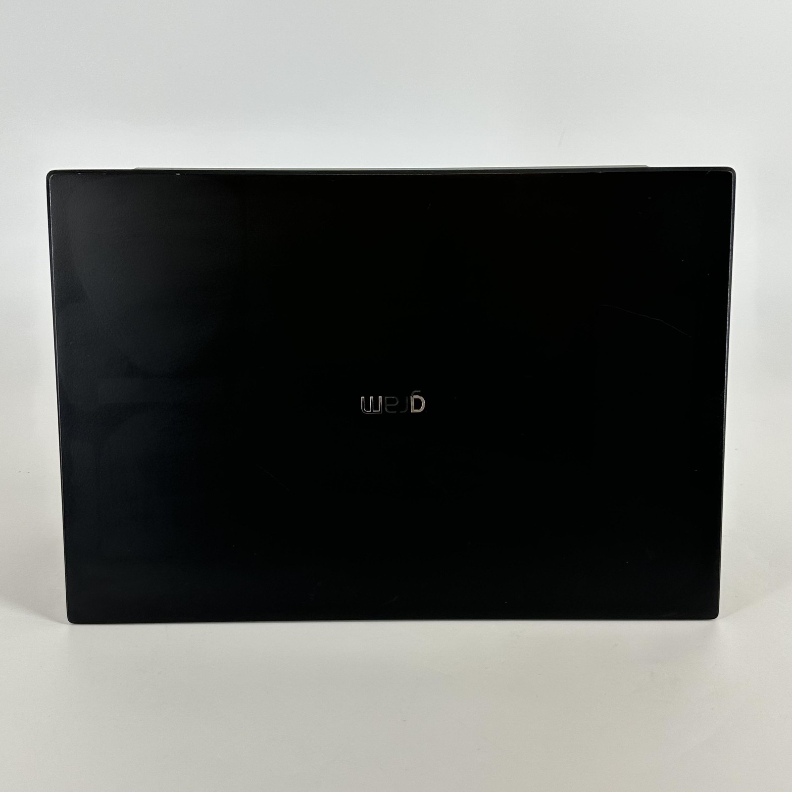 LG Gram 14 Black FHD+ 2.1 GHz i7-1260P 16GB 512GB SSD Good – No Feet