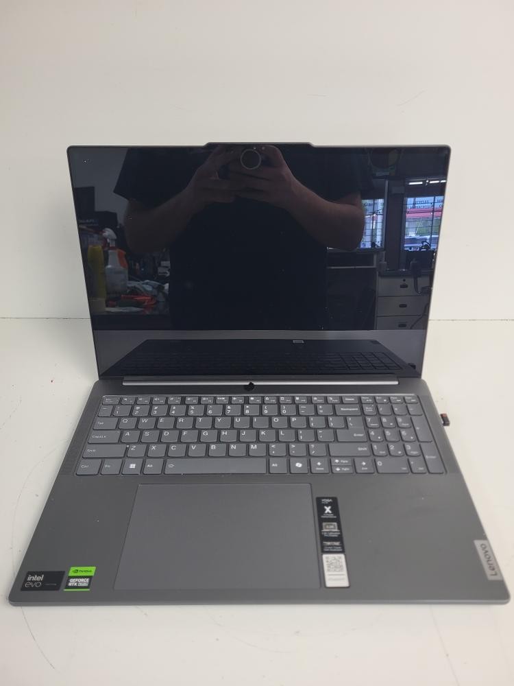 Lenovo Yoga Pro 9i 16 Inch Screen 1TB SSD 32 GB RAM Intel Core Ultra (P24034749)