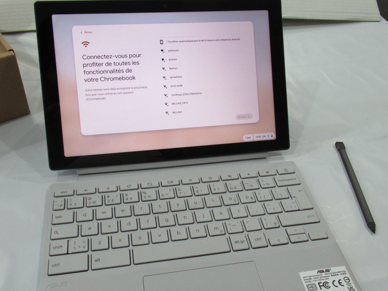 ASUS CM30 10.5″ Touchscreen Chromebook – Fog Silver/Aluminum 4GB RAM/128GB SSD/C