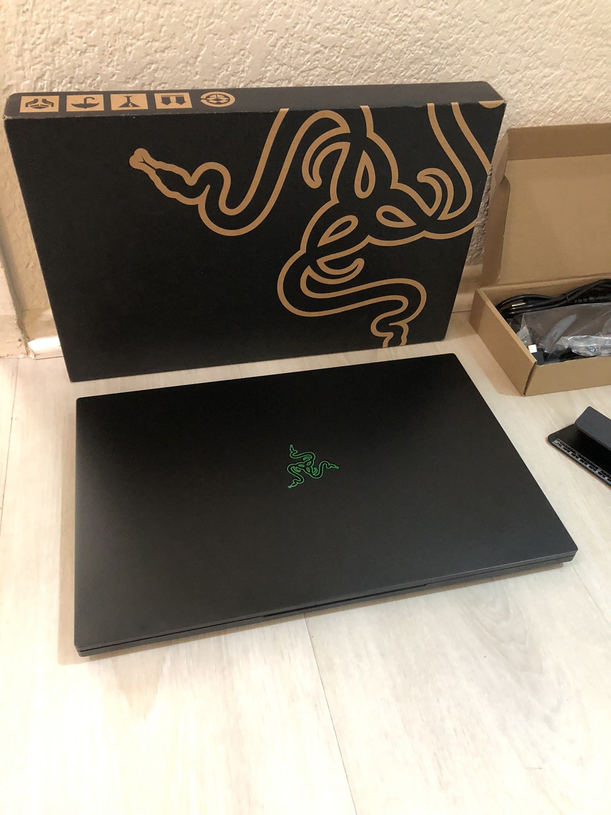 Razer Blade 17 2022 i9-12900H 4K UHD 144Hz 256GB SSD 8GB Ram RTX 3070Ti READ