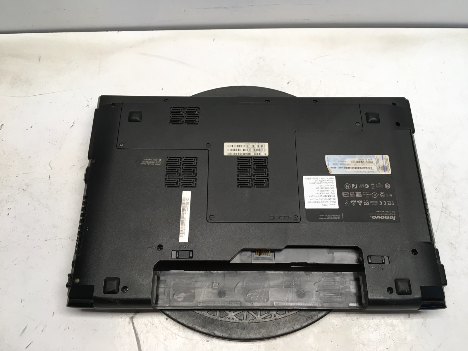 Lenovo V570 Intel i5-2430M 2.4GHz 6 GB NO HDD No Batt