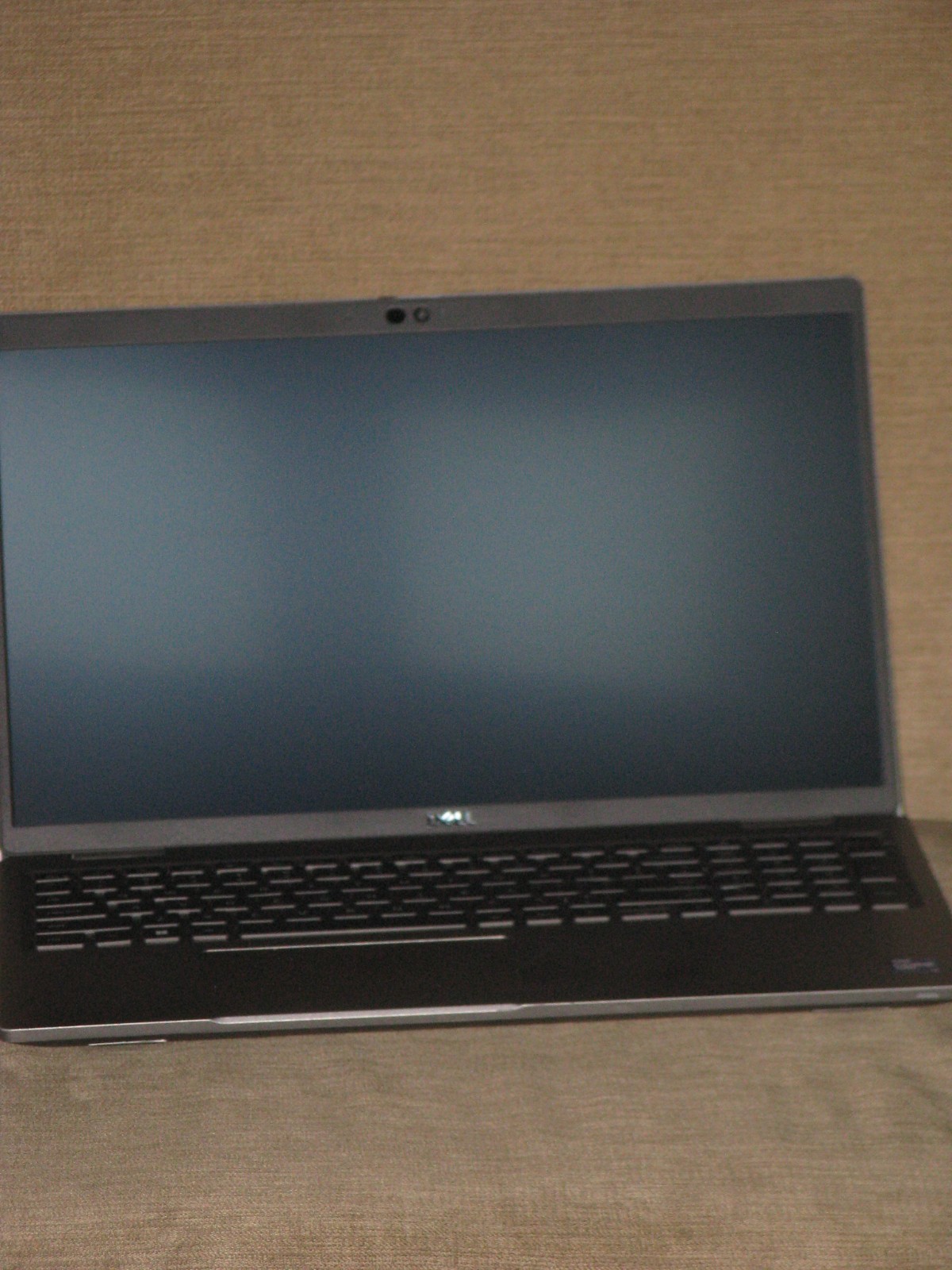 Dell Latitude 5520 i7-1185G7 256GB NVMe 12GB FHD non-touch TB4 FP+SC IR Cam vPro
