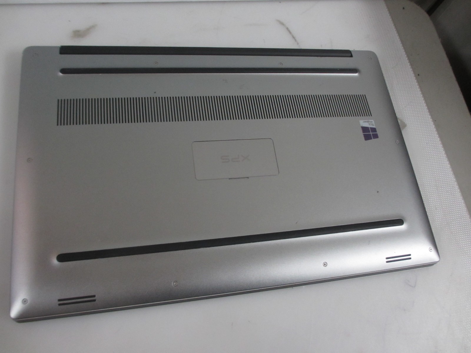 Dell XPS 15 9560 i7-7700U 2.80GHz 16GB 240GB M2SSD NOOS LAPTOP + AC READ