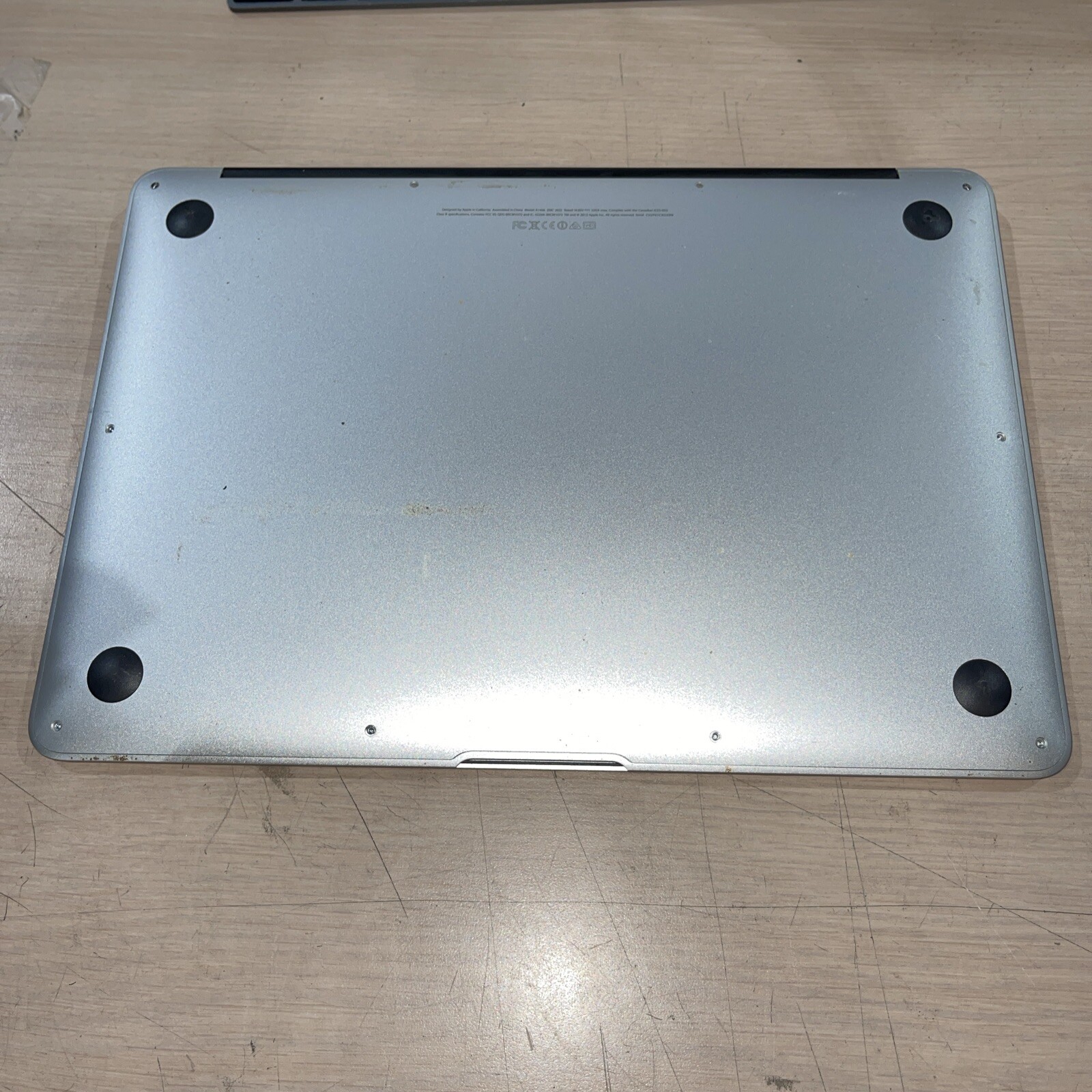 Apple Macbook Air MID 2013 13″ i5-4250U 1.3GHz 4gb RAM NO HD