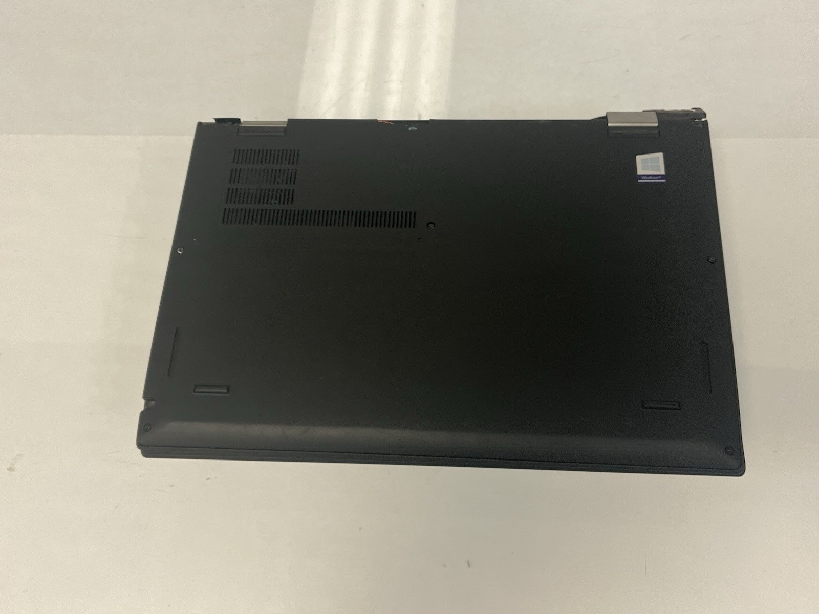 Lenovo X1 Yoga 2nd Gen i7-7600U 2.80GHz 8GB RAM NO SSD NO OS