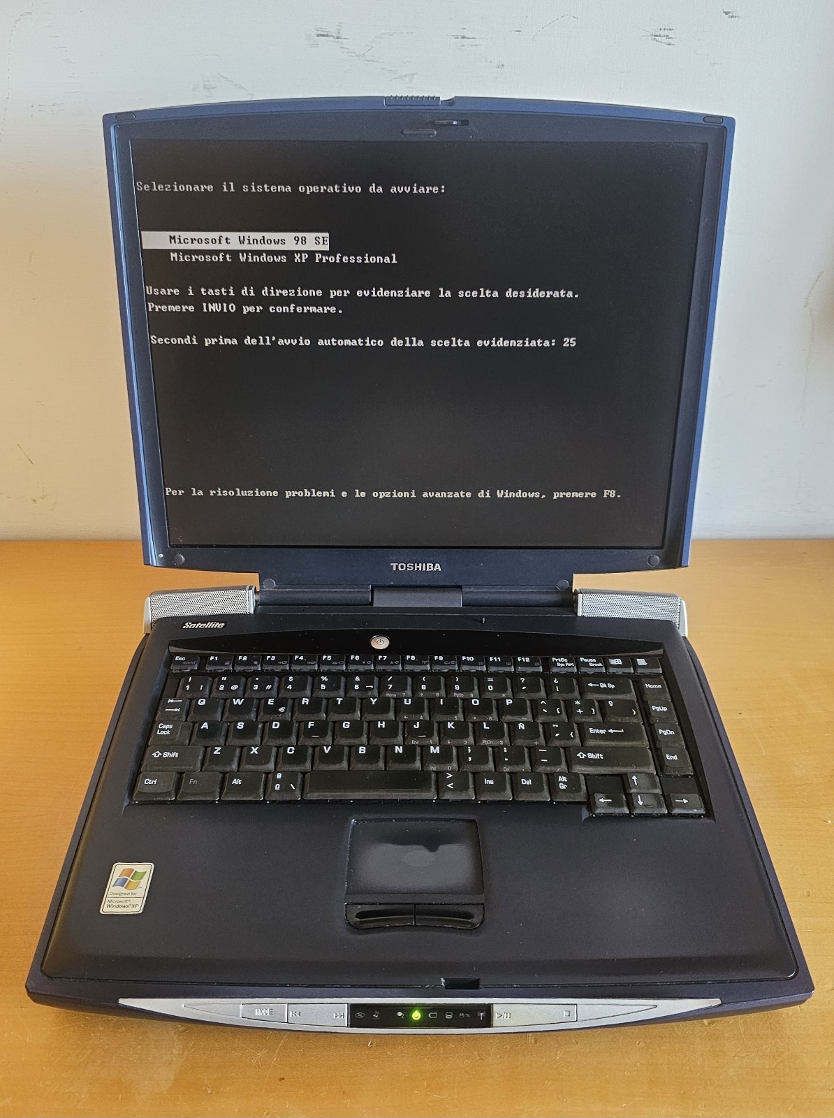 ToshibaS1900 Intel Pentium 4 Ati Radeon Windows 98/XP DualBoot PC