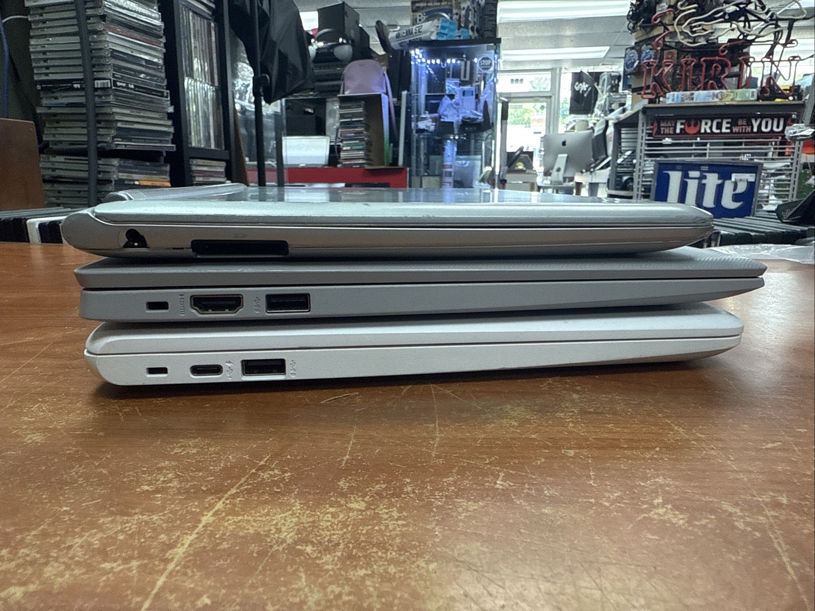 LOT OF 3 Chromebooks 2HP 1SAMSUNG XE303C12 FOR PARTS ONLY- AS-IS FOR PARTS