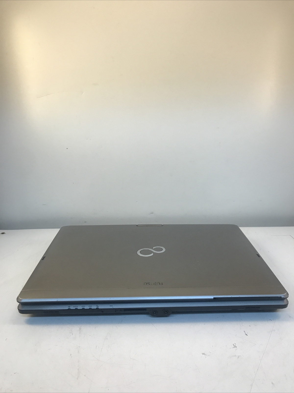 Fujitsu Lifebook T734 Intel i3-4000M CPU 2.40GHz 8 GB RAM NO HDD Boot to BIOS.
