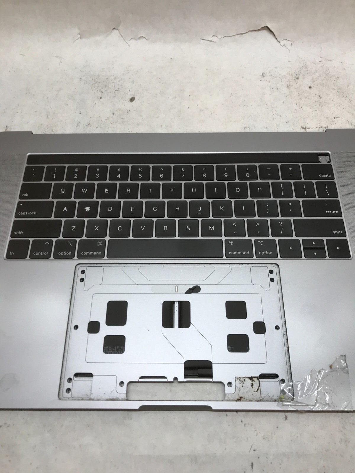 Apple MacBook Pro Touch/2018 A1990 Palmrest NO MOTHERBOARD For Parts/Repair- DW