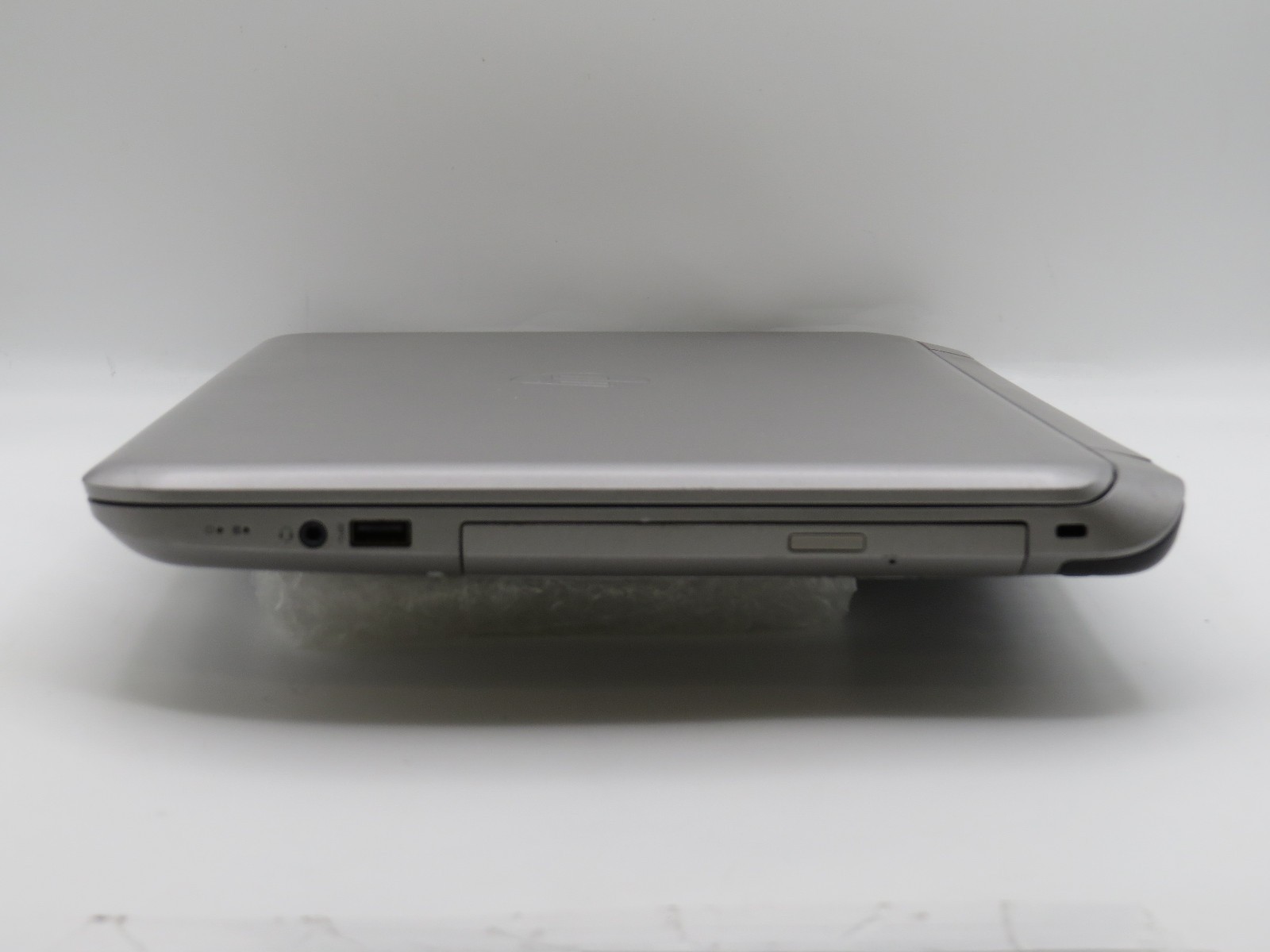 HP Envy 15 i7-5500U @ 2.4GHz 8GB DDR3 GTX 850M 15.6″ No HDD/OS