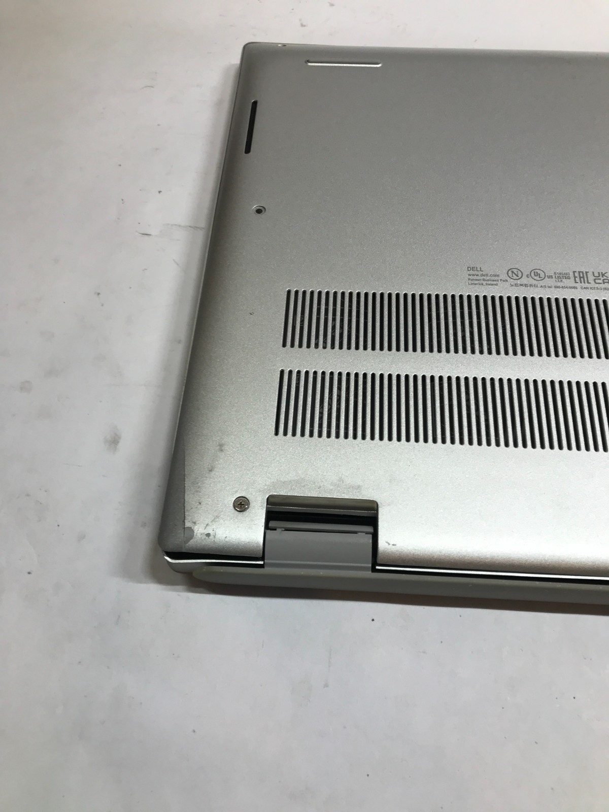 Dell Inspiron 14 5425 14″ AMD Ryzen 7 5000 Series NO RAM NO SSD/OS For Parts