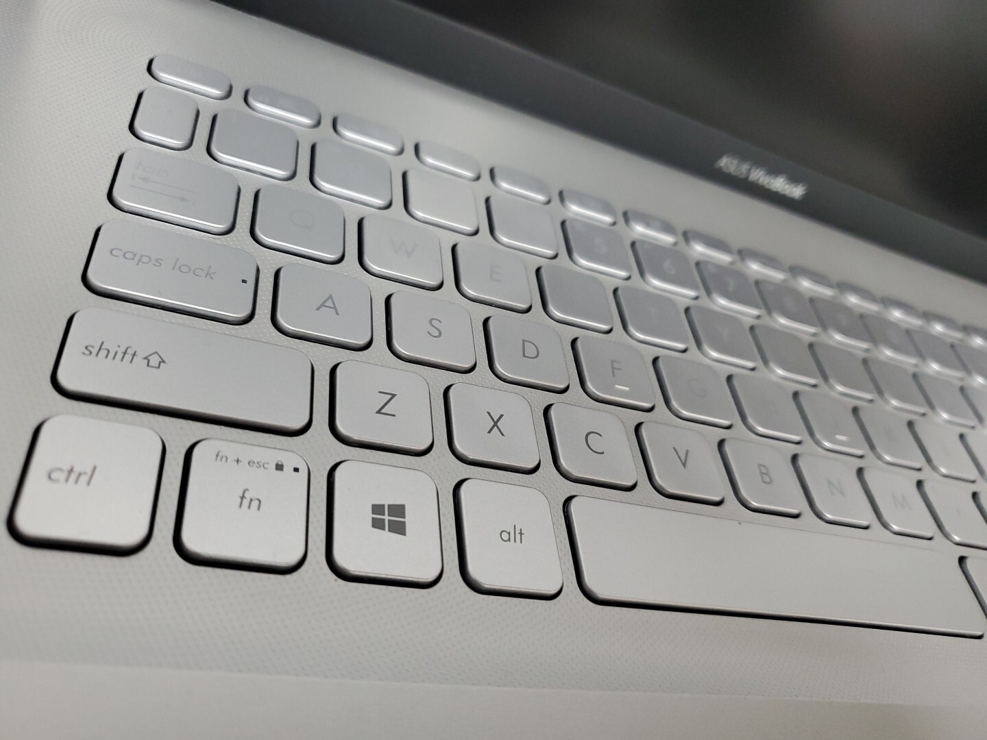 Asus Vivobook X712F i5-8265U 1.60GHz 8GB RAM 1TB HDD Windows 11 Pro