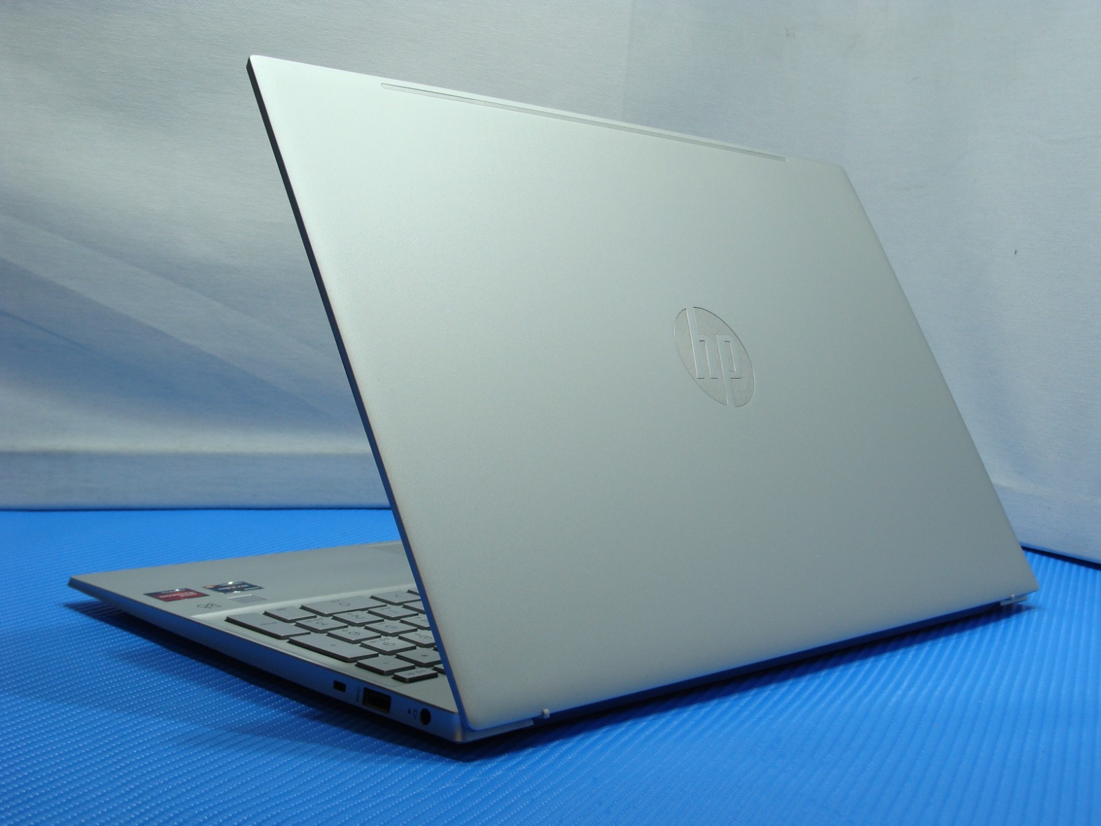 HP Pavilion 15-eh3000 15.6″FHD AMD Ryzen 5 7530U 2Gh 8GB 256GB SSD +Charger