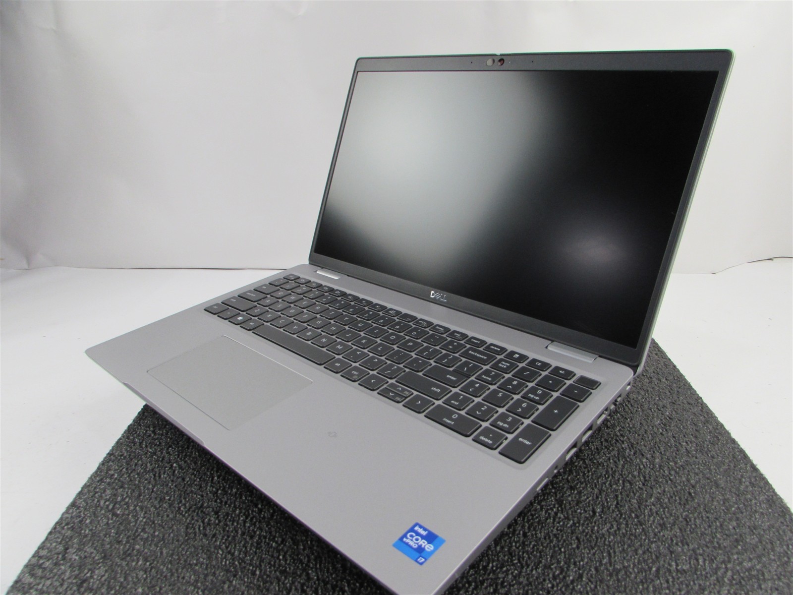 DELL LATITUDE 5520 1920X1080 FHD CORE I7-1185G7 NO SSD 4GB RAM NO O.S