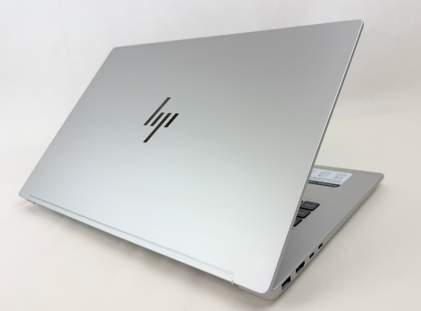 HP OmniBook 7 17-dc0073cl 17.3″ FHD Touch Ultra 7 258V 32GB 1TB RTX 4050 W11H