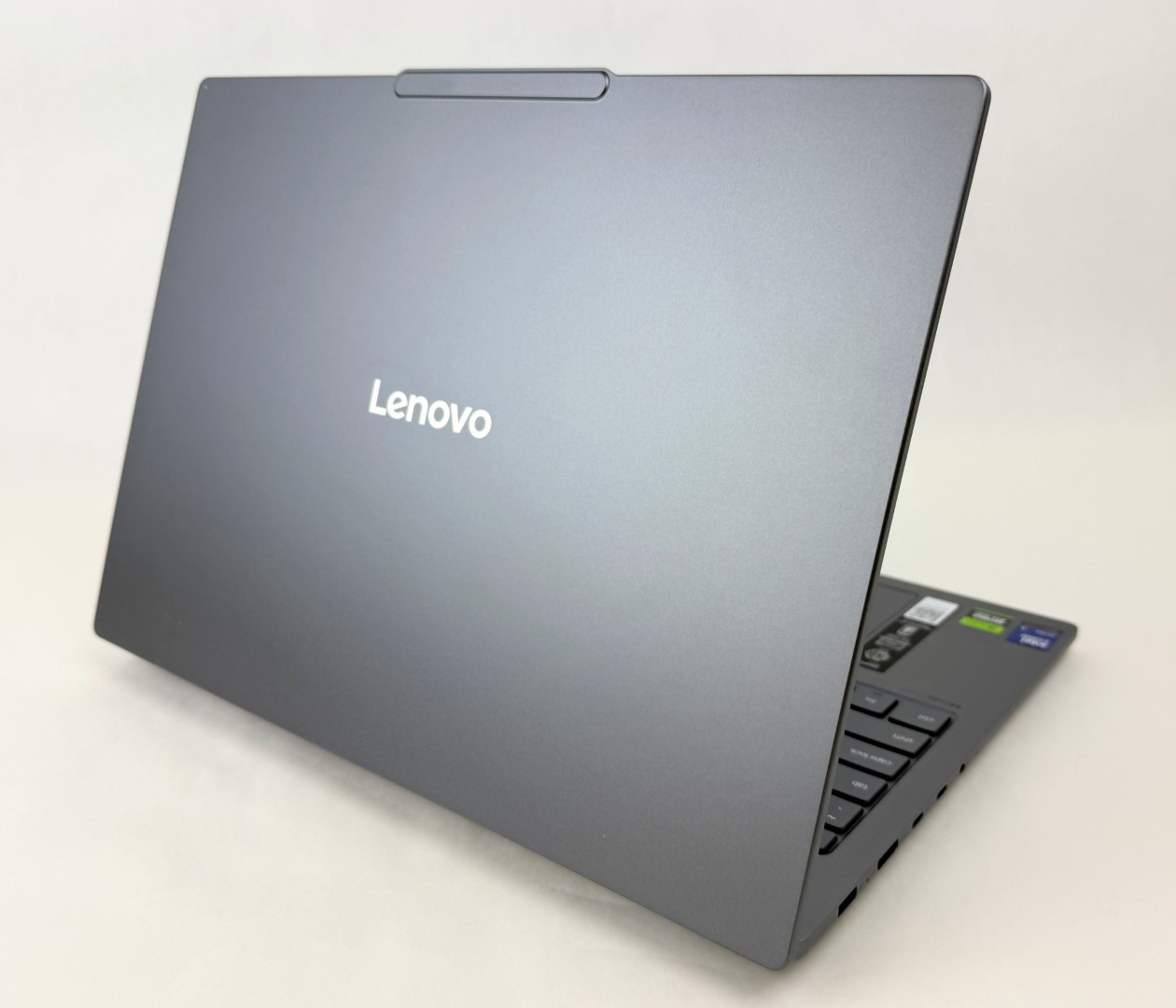 Lenovo IdeaPad Pro 5 16IAH10 16″ 2.8K Touch Ultra 9 285H 32GB 1TB RTX 5050 W11H