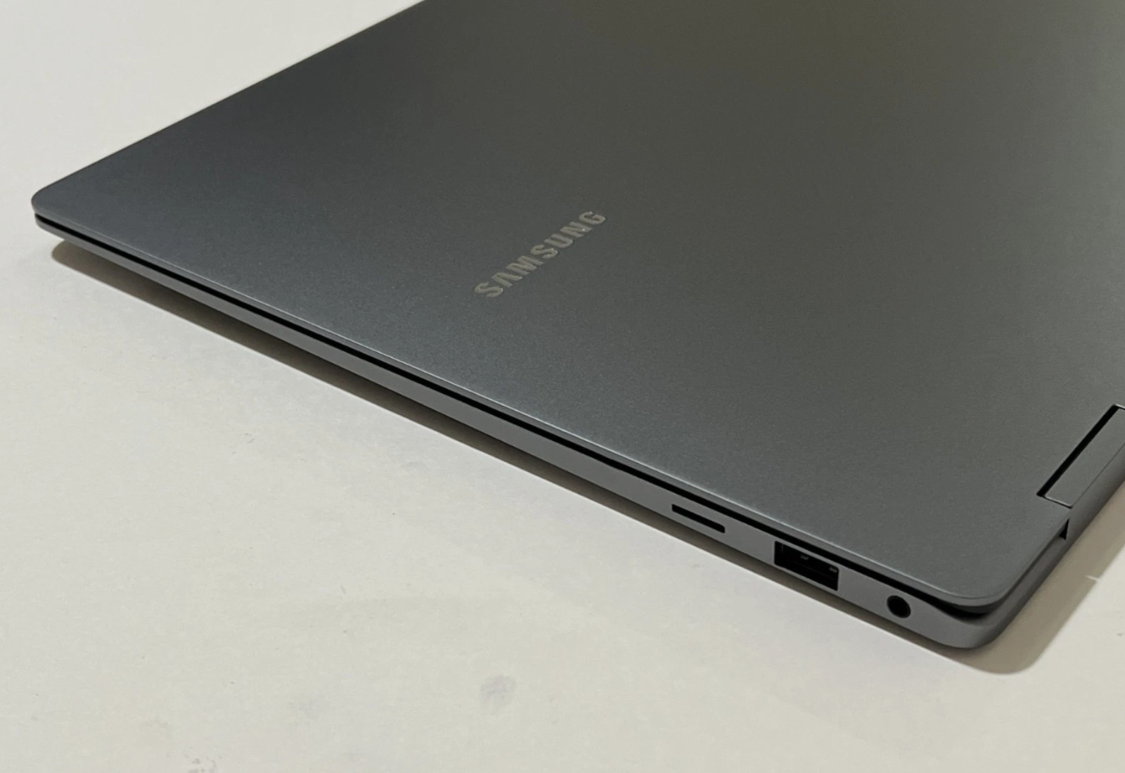 Samsung Galaxy Book5 PRO 360 16″ Intel Ultra 7 16GB RAM 1TB SSD NP960QHA