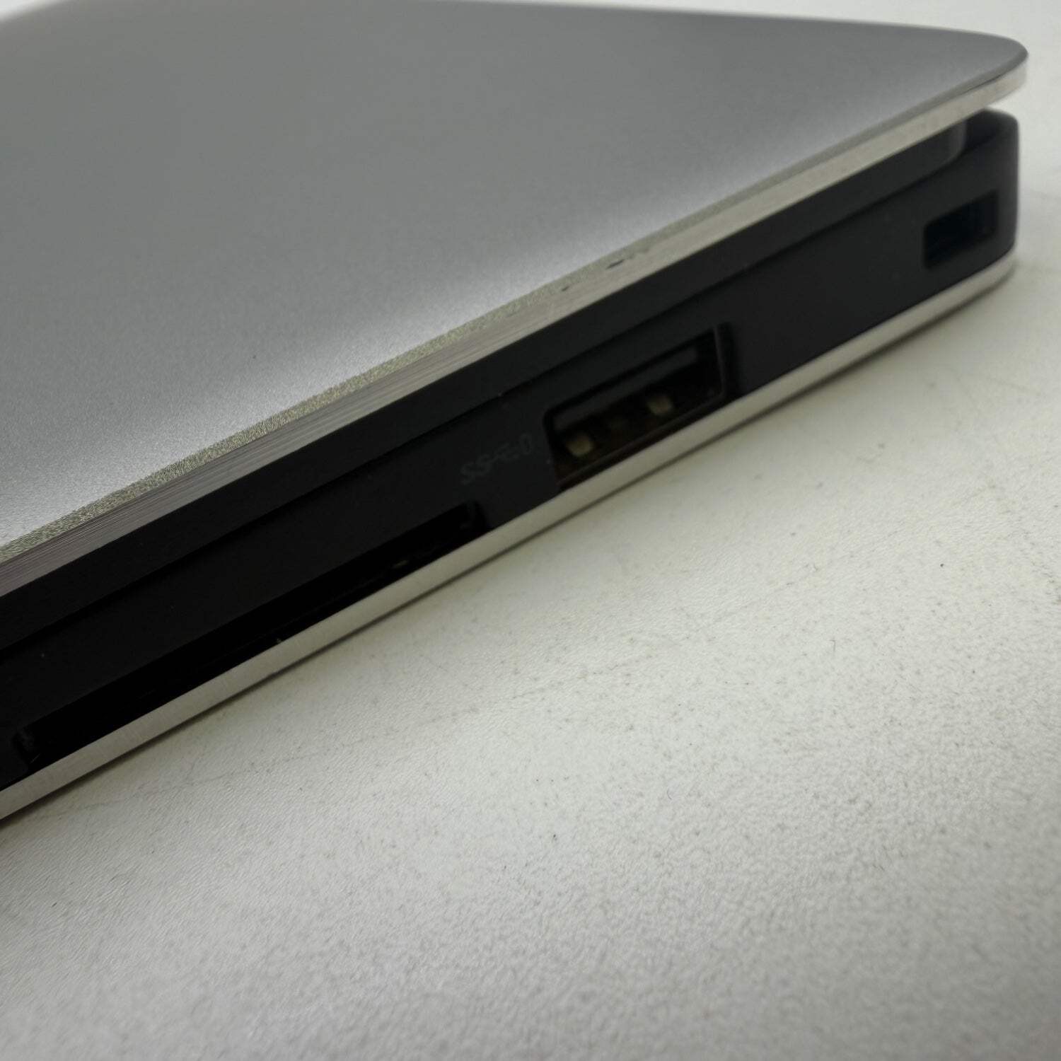 Dell XPS 9360 13.3″ i7-7660u 2.5GHz 16GB RAM 256GB SSD
