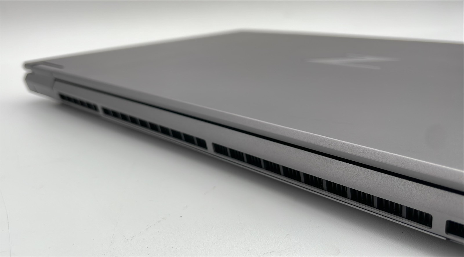 HP ZBook Fury 15 G7 15 FHD i7-10850H 2.70GHz 64GB Quadro T2000 No HDD No AC