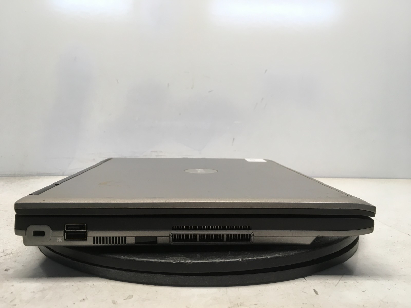 Dell Latitude D410 Intel Pentium M 06D8 2GHz 2 GB NO HDD
