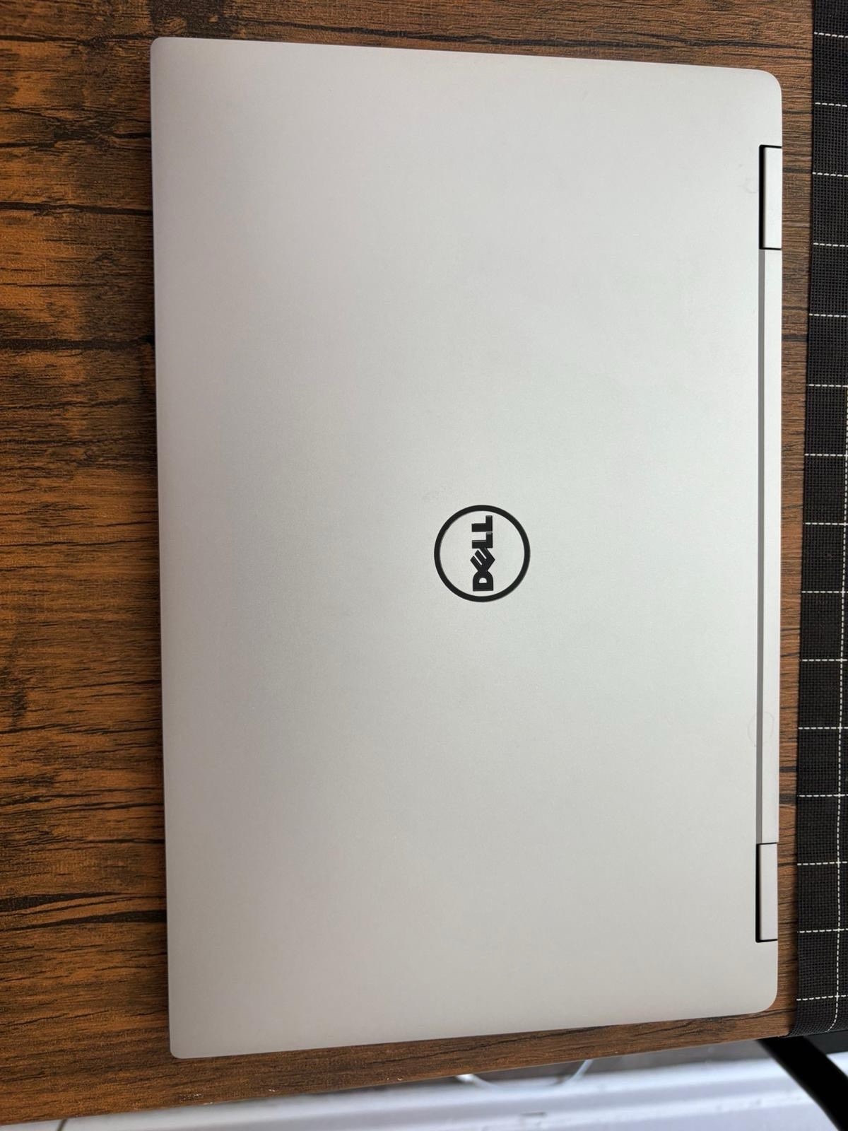 Dell XPS 13 9365 13” (512GB SSD, Intel Core i7-7Y75, 1.30GHz, 8GB) Laptop Silver
