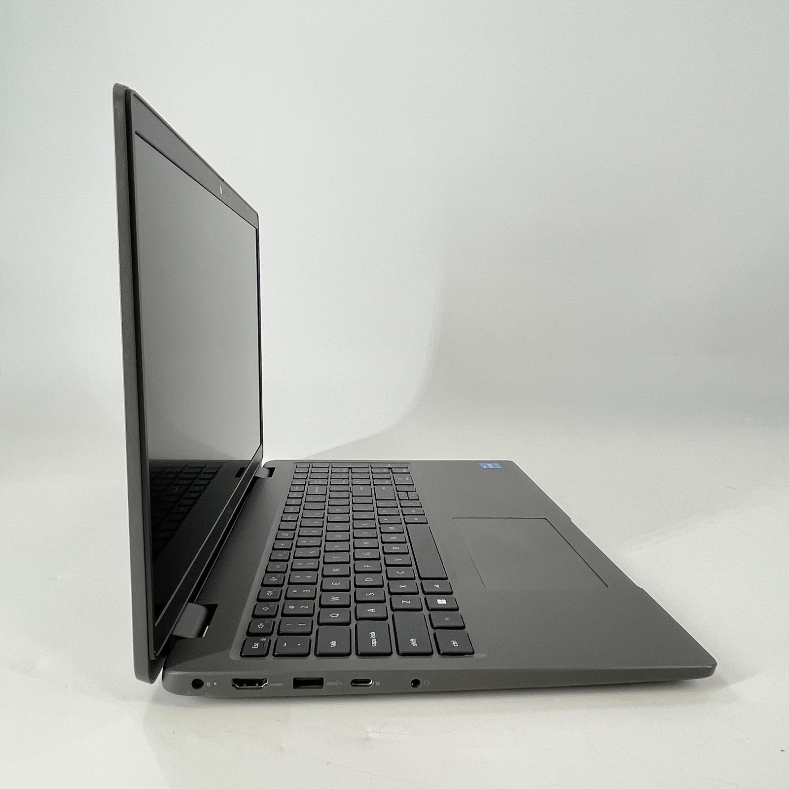 Dell Latitude 3540 15.6 Black FHD 1.3 GHz i5-1335U 16GB 256GB SSD – Good