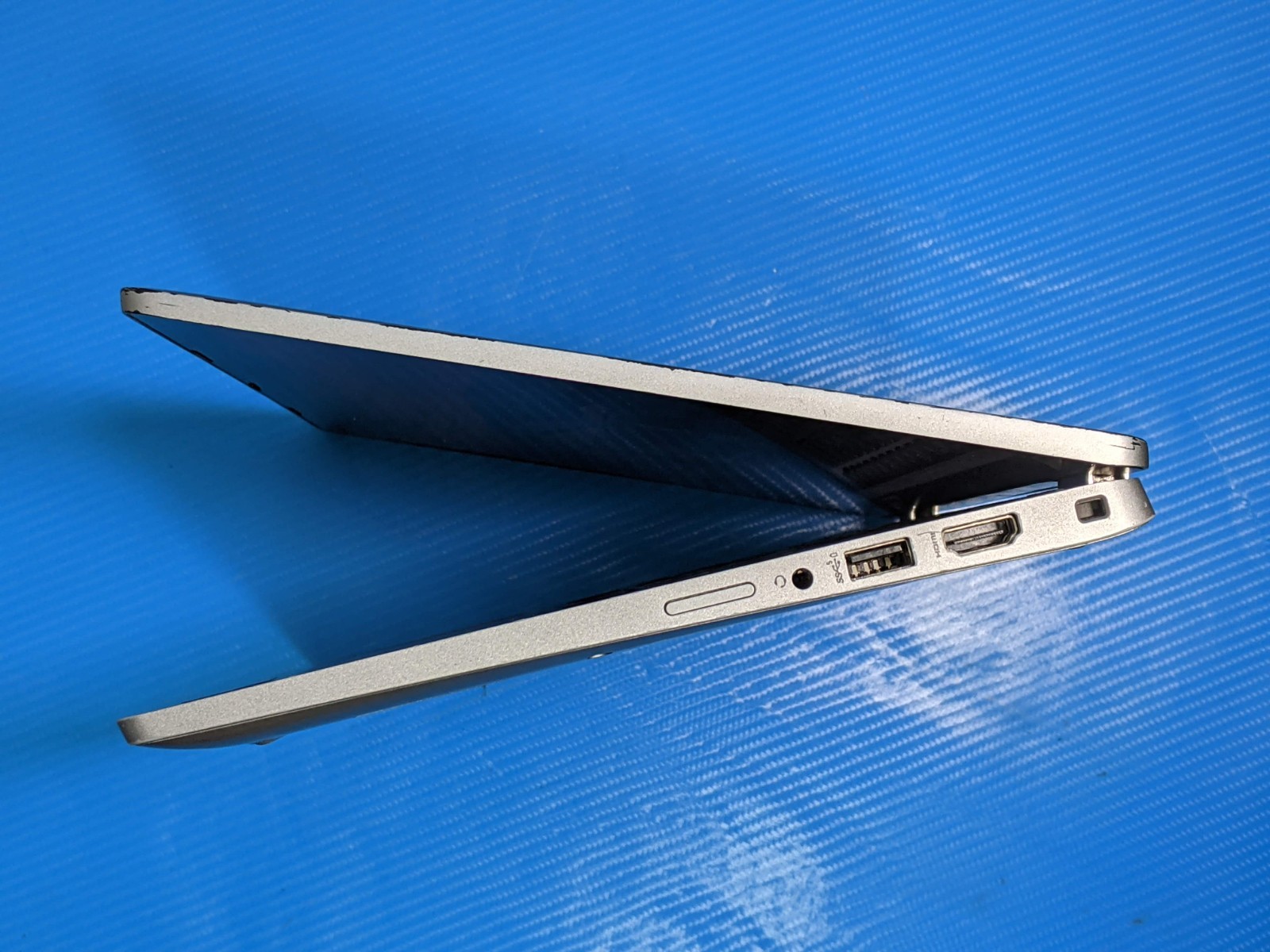 Dell Latitude 5330 13.3″FHD TOUCH i7-1265U 1.8GHz 32GB 512GB SSD W11Pro +Charger