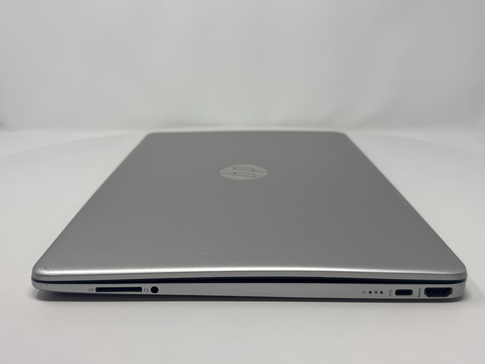 HP 15-ef1044nr Athlon Gold 4GB 128GB SSD For Parts or Repair READ DESCRIPTION