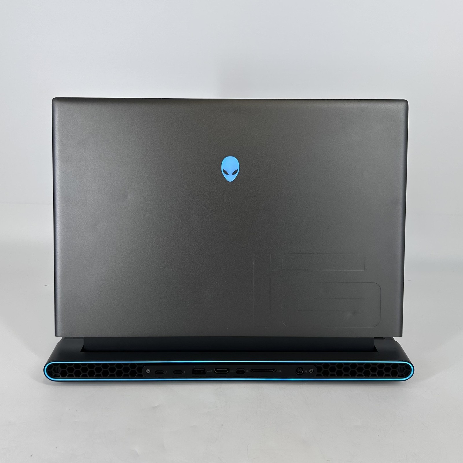 Dell Alienware M16 R1 165Hz QHD+ 2023 2.1 GHz i7-13700HX 16GB 1TB RTX 4070 Good