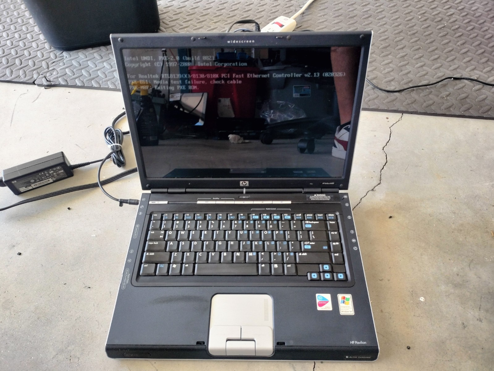 HP Pavilion dv4000 Intel Pentium M 1.80MHz 256MB No Hard Drive or Battery As is