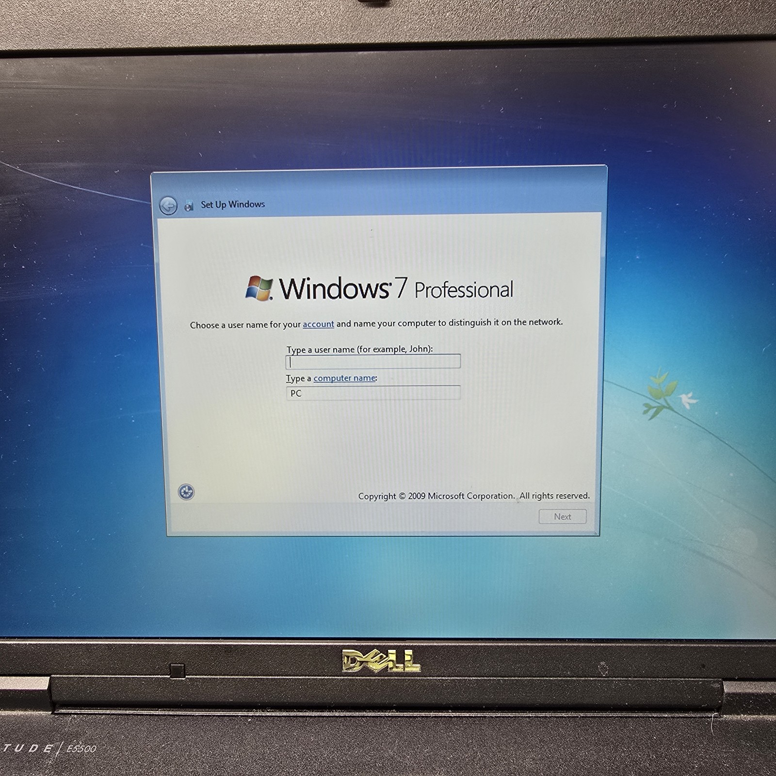 Dell Latitude E5500 Laptop Core 2 Duo P8400 2.26GHz 2GB Boots Win7 Pro