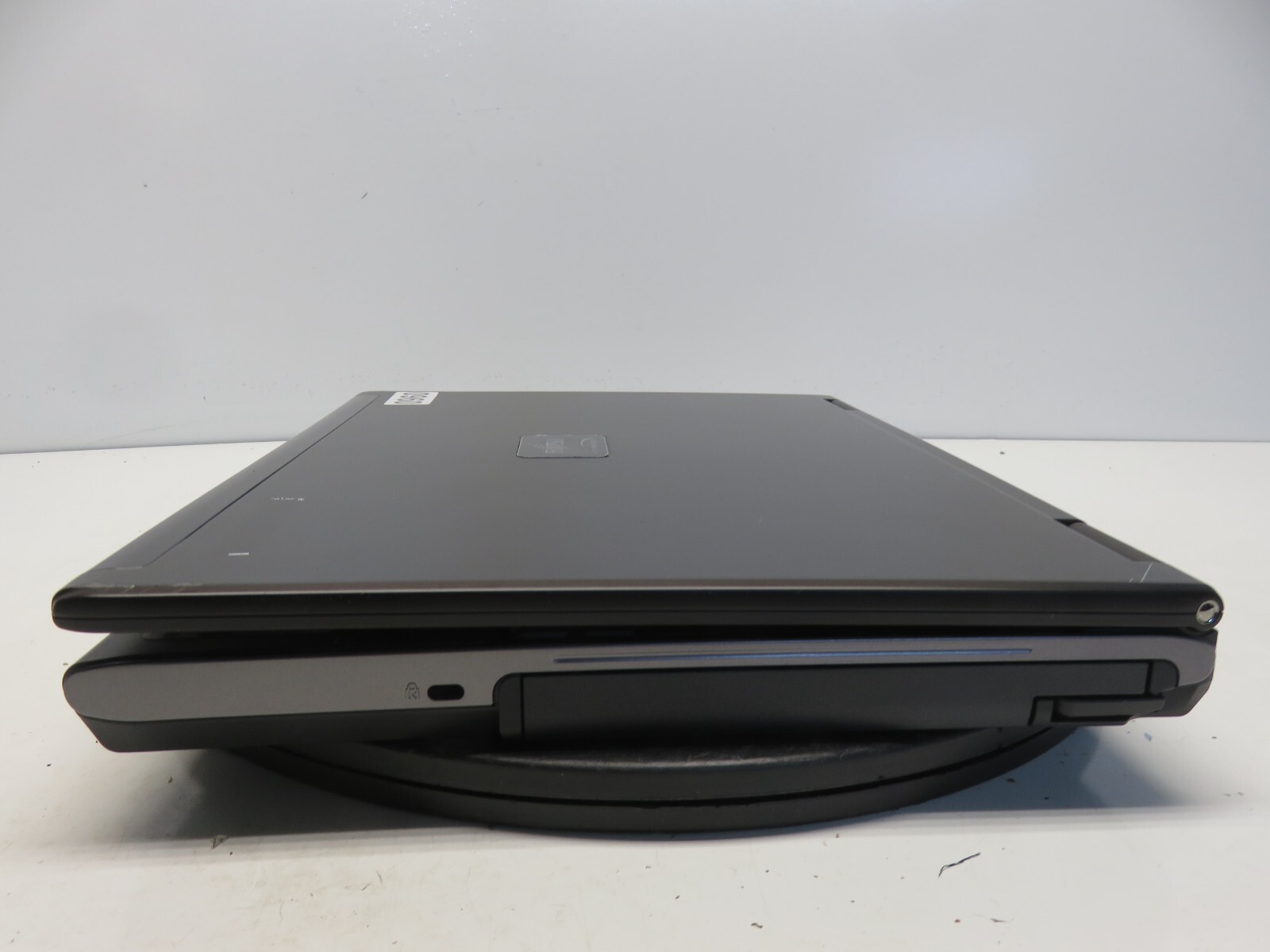 Fujitsu Lifebook AMD Turion 64 Mobile Technology MT-32 1.5GB NO HDD No Batt